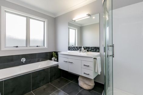 Photo of property in 36 Kapiti Drive, Poraiti, Napier, 4112