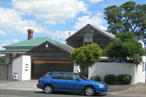 Photo of property in 44a Queen Street, Northcote Point, Auckland, 0627