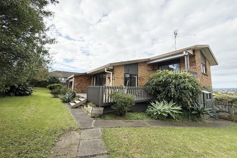Photo of property in 9 Cambric Place, Botany Downs, Auckland, 2010