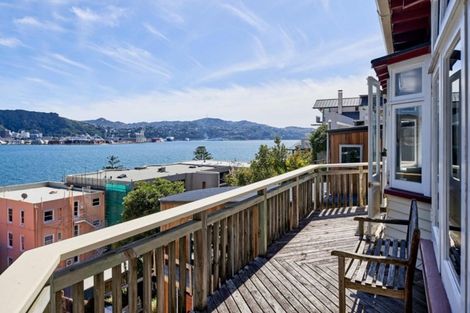 Photo of property in 296 Oriental Parade, Oriental Bay, Wellington, 6011