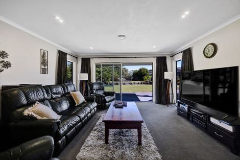 Photo of property in 1 Elizabeth Grove, Stratford, 4332