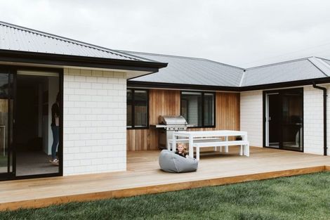 Photo of property in 3 Cowling Road, Hurdon, New Plymouth, 4310