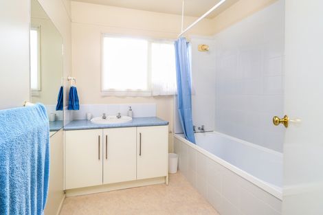 Photo of property in 80h Tirimoana Road, Te Atatu South, Auckland, 0602