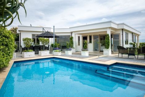 Photo of property in 53 Hikanui Drive, Havelock North, 4130