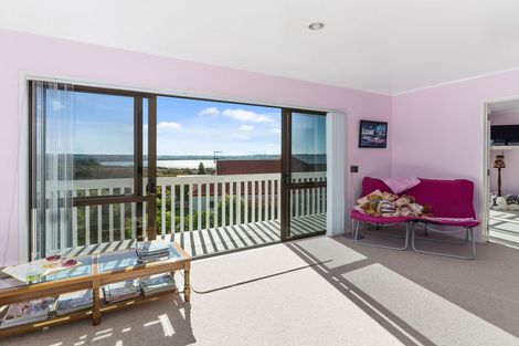 Photo of property in 10 Aquarius Drive, Kawaha Point, Rotorua, 3010