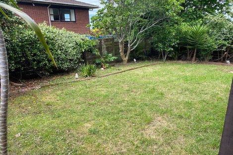 Photo of property in 2/12 Bradbury Road, Botany Downs, Auckland, 2010