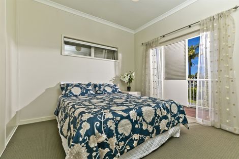 Photo of property in 6 Puriri Boulevard, Orewa, 0931