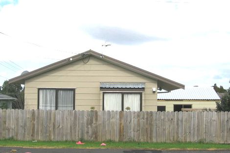 Photo of property in 19a Woodside Road, Massey, Auckland, 0614