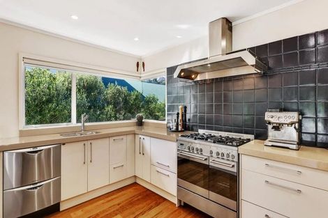 Photo of property in 9 Sandown Road, Rothesay Bay, Auckland, 0630