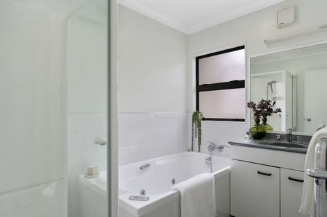 Photo of property in 9 Bury Grove, Strathmore Park, Wellington, 6022