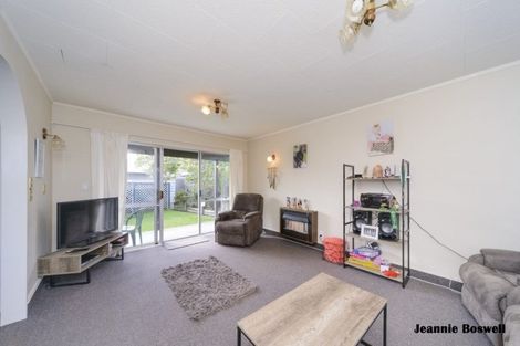 Photo of property in 25 Chadwick Place, Highbury, Palmerston North, 4412