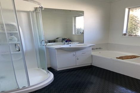 Photo of property in 1/16 Stanley Road, Glenfield, Auckland, 0629