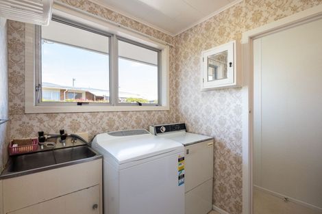 Photo of property in 40 Nevada Drive, Merrilands, New Plymouth, 4312