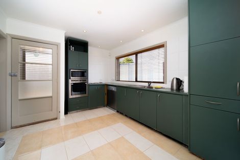 Photo of property in 30 Sutton Crescent, Papakura, 2110