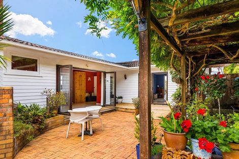 Photo of property in 296 Glenvar Road, Torbay, Auckland, 0630