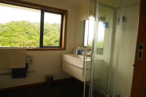 Photo of property in 45 Maungaraki Road, Korokoro, Lower Hutt, 5012