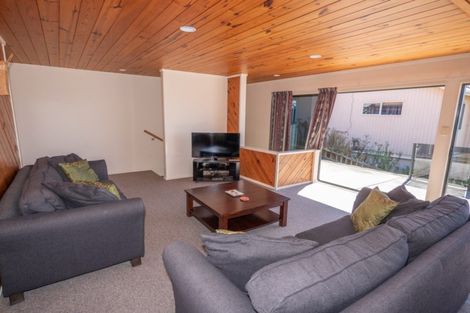 Photo of property in 33 Stratford Drive, Cable Bay, 0420