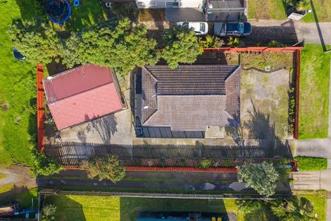 Photo of property in 40 Beach Road, Te Atatu Peninsula, Auckland, 0610