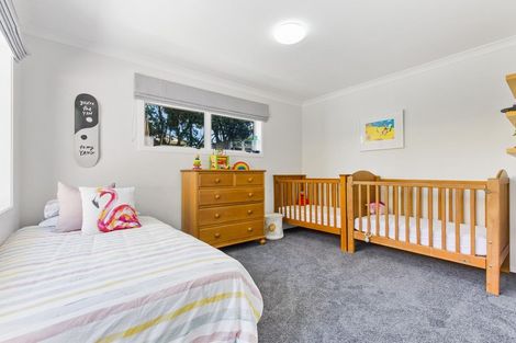 Photo of property in 18 Meadway, Sunnyhills, Auckland, 2010