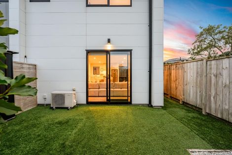 Photo of property in 52f Vodanovich Road, Te Atatu South, Auckland, 0610
