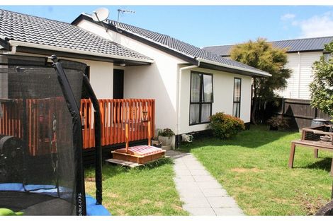 Photo of property in 1/16 Edwin Freeman Place, Ranui, Auckland, 0612