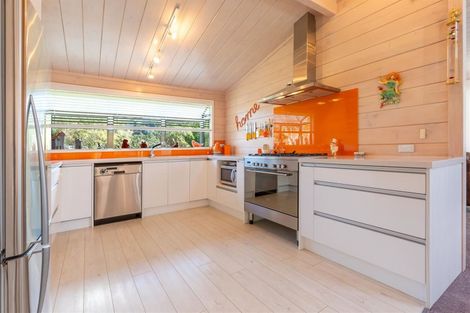 Photo of property in 14 Highwood Grove, Torbay, Auckland, 0630