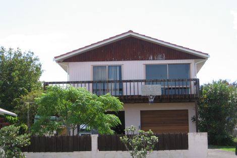 Photo of property in 32 Hyde Road, Rothesay Bay, Auckland, 0630