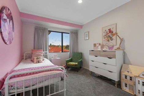 Photo of property in 17 Downing Place, Welcome Bay, Tauranga, 3112