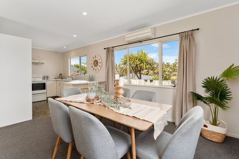 Photo of property in 43 Weggery Drive, Waikanae Beach, Waikanae, 5036