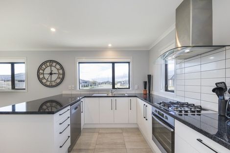 Photo of property in 18 Cyprus Place, Fitzherbert, Palmerston North, 4410