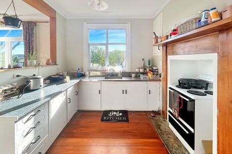 Photo of property in 1 Ashton Terrace, Castlecliff, Whanganui, 4501