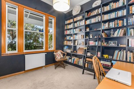 Photo of property in 18 Mills Road, Brooklyn, Wellington, 6021