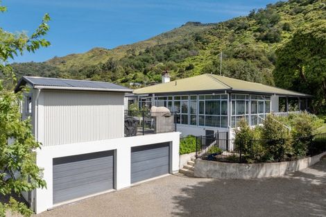 Photo of property in 30 Main Road, Havelock, 7100