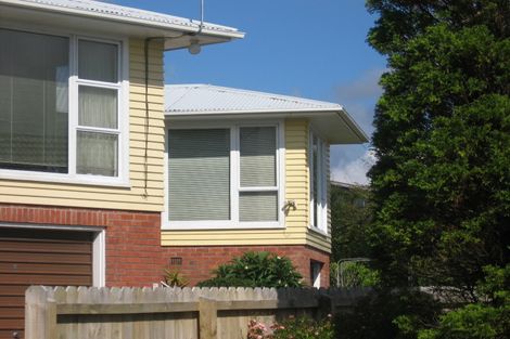 Photo of property in 2a Gilliam Street, New Lynn, Auckland, 0600