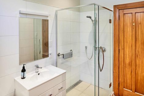 Photo of property in 35 Marine Parade, Eastbourne, Lower Hutt, 5013