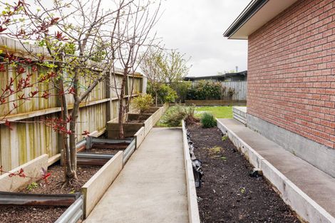 Photo of property in 8 Gibraltar Way, Fitzherbert, Palmerston North, 4410