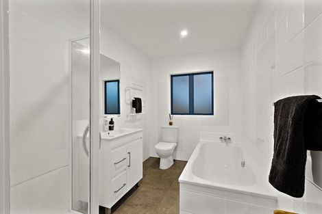 Photo of property in 15 Blethyn Place, Te Atatu South, Auckland, 0610