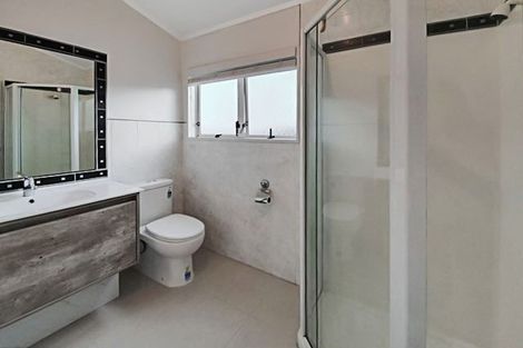 Photo of property in 1/6 Sandgate Avenue, Botany Downs, Auckland, 2010