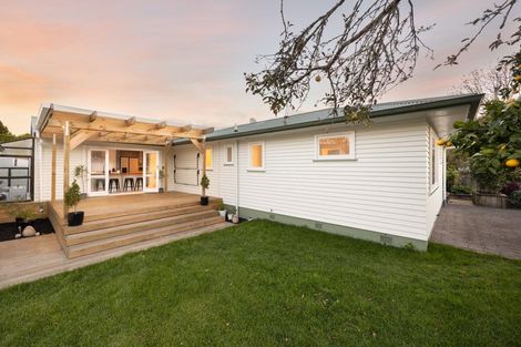 Photo of property in 30 Knighton Road, Hillcrest, Hamilton, 3216