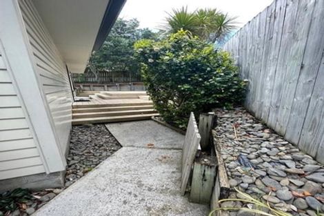 Photo of property in 10a Rena Place, West Harbour, Auckland, 0618
