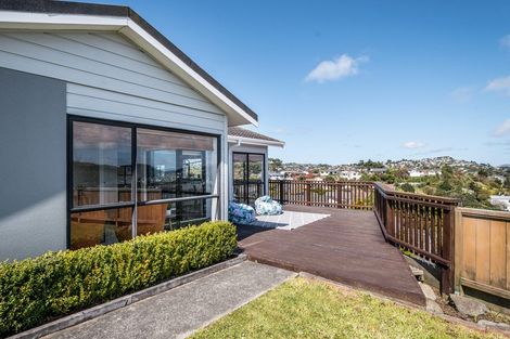 Photo of property in 15 Maraval Crescent, Grenada Village, Wellington, 6037