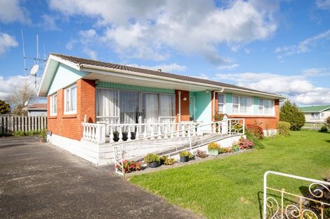 Photo of property in 16 Paul Drive, Ngatea, 3503