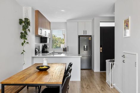 Photo of property in 5/13 Windy Ridge Road, Glenfield, Auckland, 0629