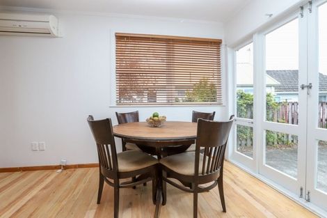 Photo of property in 28 Larnach Street, St Andrews, Hamilton, 3200