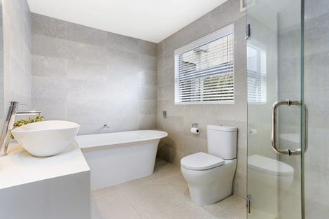 Photo of property in 38a Takutai Avenue, Bucklands Beach, Auckland, 2012