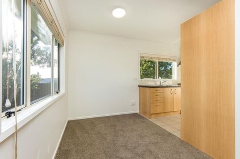 Photo of property in 16 Tiri Tiri Road, Birkdale, Auckland, 0626