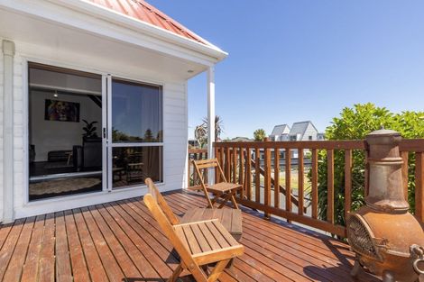 Photo of property in 2 Bermuda Grove, Paraparaumu Beach, Paraparaumu, 5032