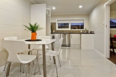 Photo of property in 134 East Coast Road, Forrest Hill, Auckland, 0620