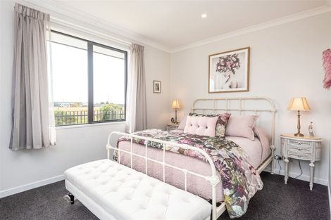 Photo of property in 18 Pistacia Place, Hornby, Christchurch, 8025