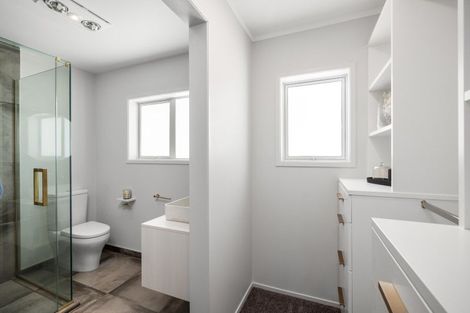 Photo of property in 15 Endeavour Avenue, Welcome Bay, Tauranga, 3112